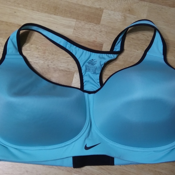 Nike Accessories - NIKE XXL BRA 38 DD ROUGHLY